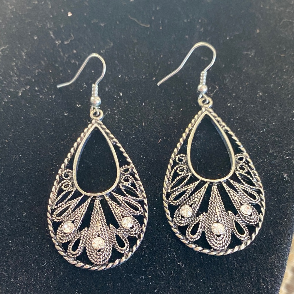 Intricate Silver-Tone Filigree Teardrop Earrings with Crystal Accents